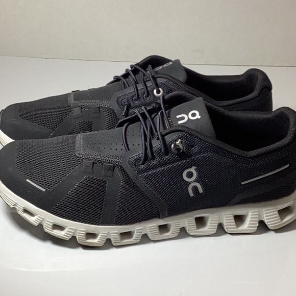 On Running Cloud 5 Running Black and White - Picture 6 of 10